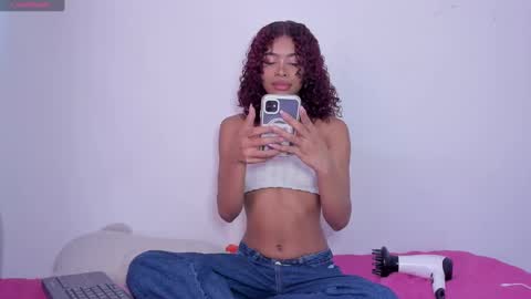 Snapshot of isabella_sex18 chatting on 01.17.25 isabella online show from 01.17.25