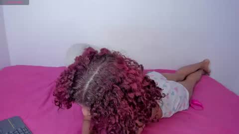 Snapshot of isabella_sex18 chatting on 01.18.25 isabella online show from 01.18.25