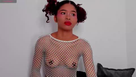 Snapshot of isabella_sex18 chatting on 02.18.25 isabella online show from 02.18.25