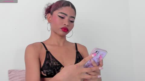 Snapshot of isabella_sex18 chatting on 02.26.25 isabella online show from 02.26.25