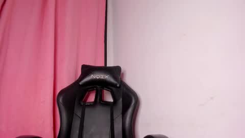 Snapshot of isabella_sex18 chatting on 10.08.25 isabella online show from 10.08.25