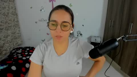 Snapshot of isabella_sweett_ chatting on 04.28.26 Isabella online show from 04.28.26