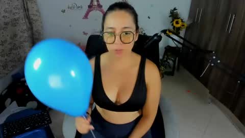 Snapshot of isabella_sweett_ chatting on 05.18.26 Isabella online show from 05.18.26