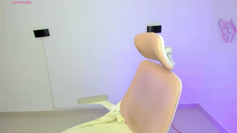 Isabella Thompson online show from 01.09.26