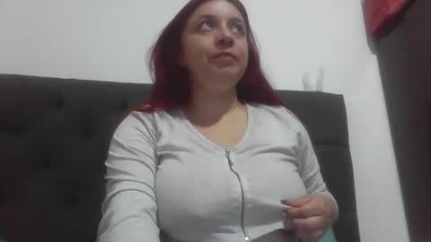 isabellaa_hills_ online show from 10.09.25