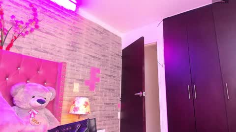    v online show from 02.08.25