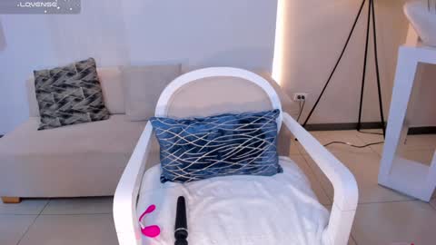 Isa Hill  online show from 12.22.24