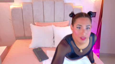 Snapshot of isabellaho1317 chatting on 10.12.25 Isabella online show from 10.12.25