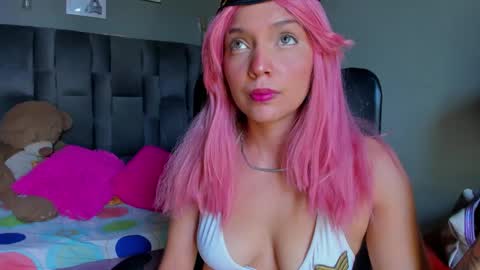 Snapshot of isabellamoons chatting on 09.24.25 Isabella anal squirt latina colombian paisa online show from 09.24.25