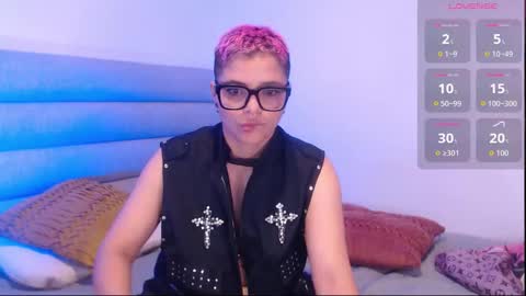 Isabella Mout  online show from 10.11.25