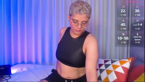 Isabella Mout  online show from 11.25.25