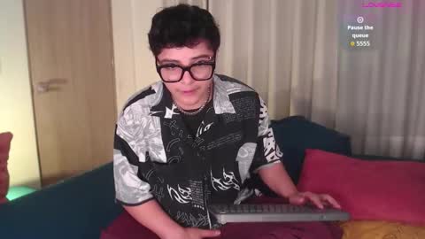 Isabella Mout  online show from 03.29.26