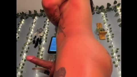 Snapshot of isabelldolls chatting on 02.19.25 isabelldollts online show from 02.19.25