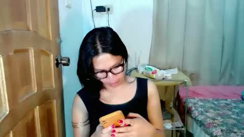 Snapshot of isabelle_amore chatting on 05.22.26 Ysa online show from 05.22.26