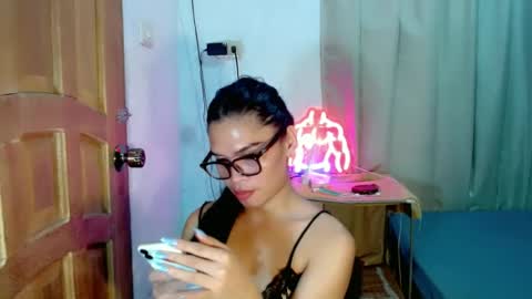 Snapshot of isabelle_amore chatting on 06.25.26 Ysa online show from 06.25.26