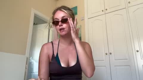 Snapshot of isabellesings chatting on 08.09.26 isabellesings online show from 08.09.26
