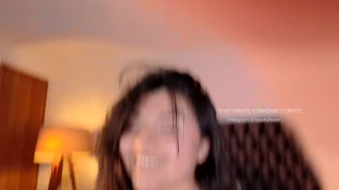 Snapshot of isabeyferrec chatting on 12.28.24 ISABEY online show from 12.28.24