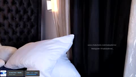 Snapshot of isabeyferrec chatting on 01.26.25 ISABEY online show from 01.26.25