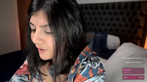 Snapshot of isabeyferrec chatting on 09.18.25 ISABEY online show from 09.18.25