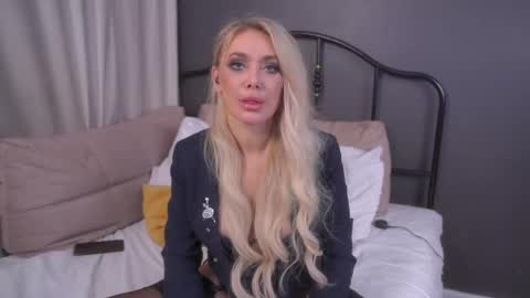 Snapshot of isadoradunkan chatting on 03.11.25 isadoradunkan online show from 03.11.25