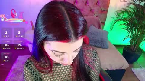 Snapshot of isara_ chatting on 10.07.25 isara_ online show from 10.07.25