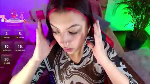 Snapshot of isara_ chatting on 10.09.25 isara_ online show from 10.09.25