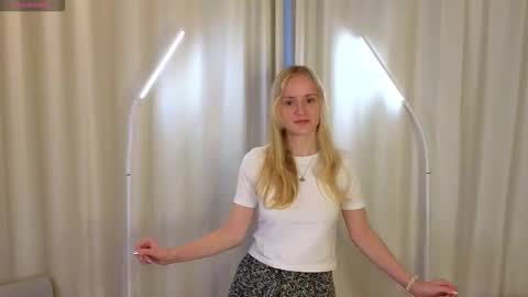 Snapshot of isauraluciano chatting on 12.01.25 Olivia online show from 12.01.25