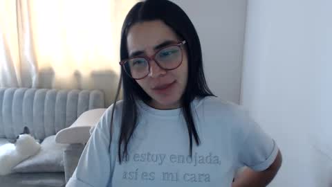 Snapshot of isemma chatting on 05.25.26 Emma online show from 05.25.26