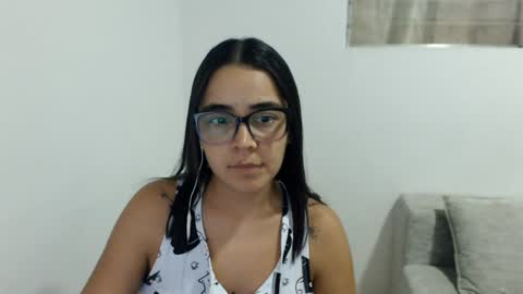 Snapshot of isemma chatting on 06.25.26 Emma online show from 06.25.26