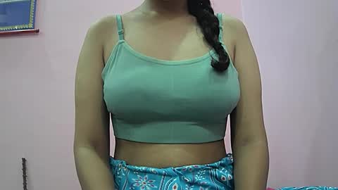 ishika_singh_ online show from 10.17.25