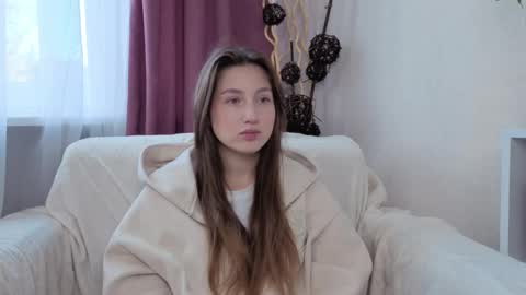 Snapshot of isidramcvea chatting on 10.17.25 Olivia online show from 10.17.25