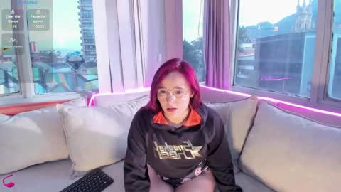 Snapshot of isis__lohan chatting on 09.17.25 Isis lohan online show from 09.17.25