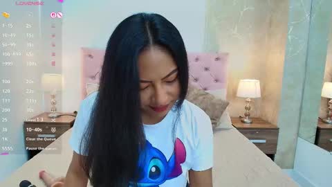 Isis Choi online show from 03.25.26