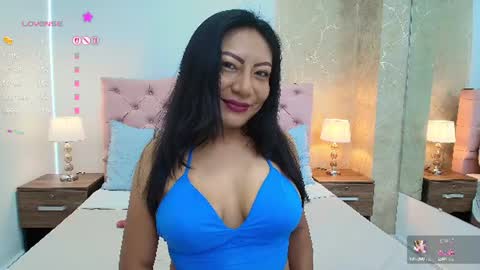 Isis Choi online show from 07.11.26