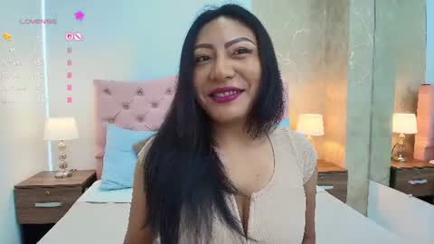 Isis Choi online show from 07.12.26