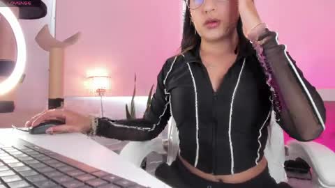 Snapshot of isisdream_ chatting on 04.08.26 isis online show from 04.08.26