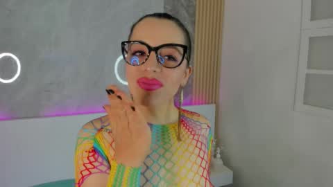 Snapshot of isisnoir chatting on 10.01.25 Isis Noir online show from 10.01.25