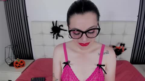 Snapshot of isisnoir chatting on 10.08.25 Isis Noir online show from 10.08.25