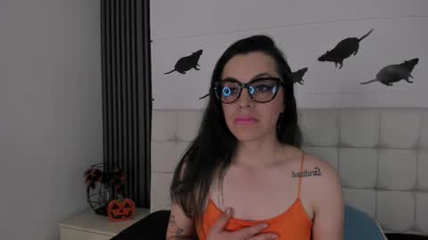 Snapshot of isisnoir chatting on 10.18.25 Isis Noir online show from 10.18.25