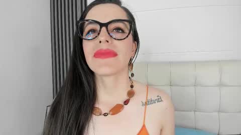 Snapshot of isisnoir chatting on 11.04.25 Isis Noir online show from 11.04.25