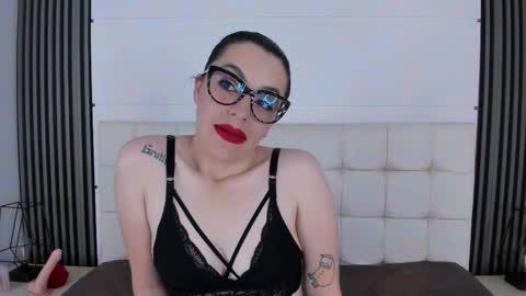 Snapshot of isisnoir chatting on 11.22.25 Isis Noir online show from 11.22.25