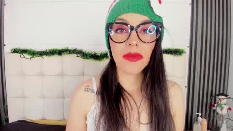 Snapshot of isisnoir chatting on 12.20.25 Isis Noir online show from 12.20.25