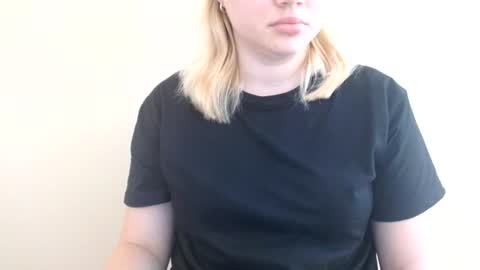 Snapshot of isla00 chatting on 07.17.26 Isla online show from 07.17.26