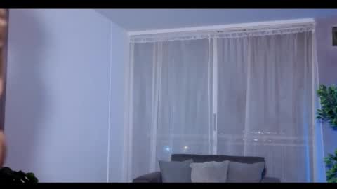 Julyane online show from 10.18.25