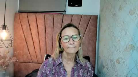 ISSA MILF online show from 11.15.25