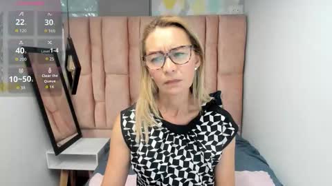 ISSA MILF online show from 03.16.26