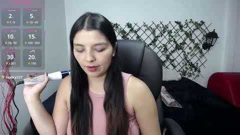 Snapshot of issa_nassar chatting on 11.08.25 Issa online show from 11.08.25