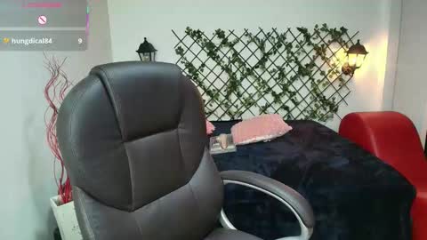 Snapshot of issa_nassar chatting on 11.12.25 Issa online show from 11.12.25