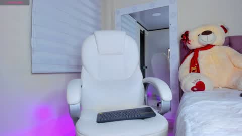 Snapshot of issabellarodriguez chatting on 01.13.25 Isa online show from 01.13.25