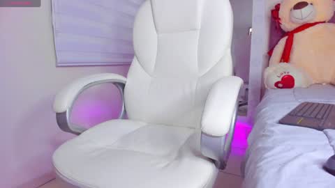 Snapshot of issabellarodriguez chatting on 01.17.25 Isa online show from 01.17.25